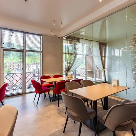 Gold Palace Wellness & Hotell Bukovel