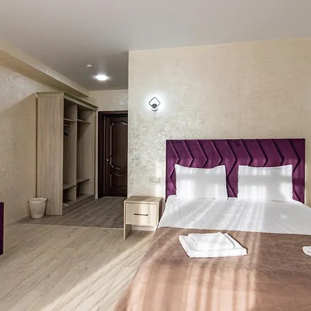 Gold Palace Wellness & מלון בוקובל