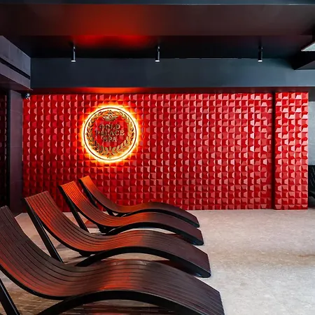 Gold Palace Wellness & מלון 2*